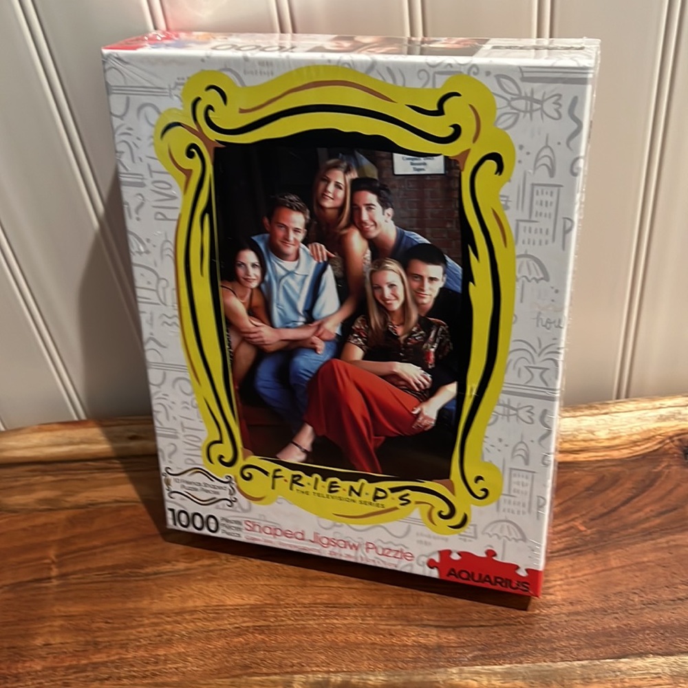 NIB✨Friends Jigsaw Puzzle-1000 Pc